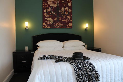 Whale Inn & Restaurant - Phillip Island Accommodation 0