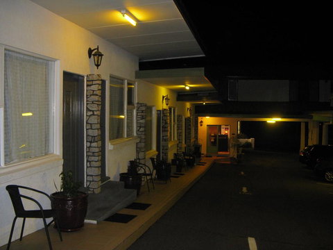 White Manor Motel - Phillip Island Accommodation 0