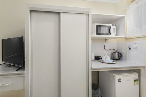 Whiteoaks Motel & Lodges - Phillip Island Accommodation 1