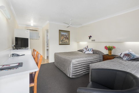 Whiteoaks Motel & Lodges - Phillip Island Accommodation 2
