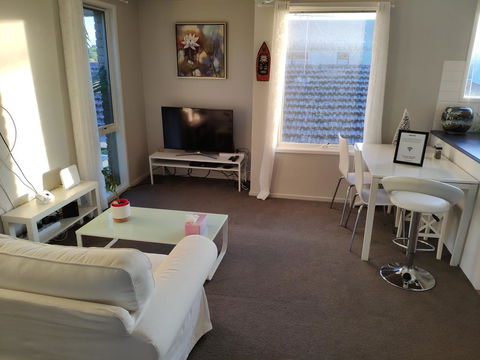 Whole Storey 2 Bedrooms+Kitchen+Living Room In Glen Waverley - Phillip Island Accommodation 0