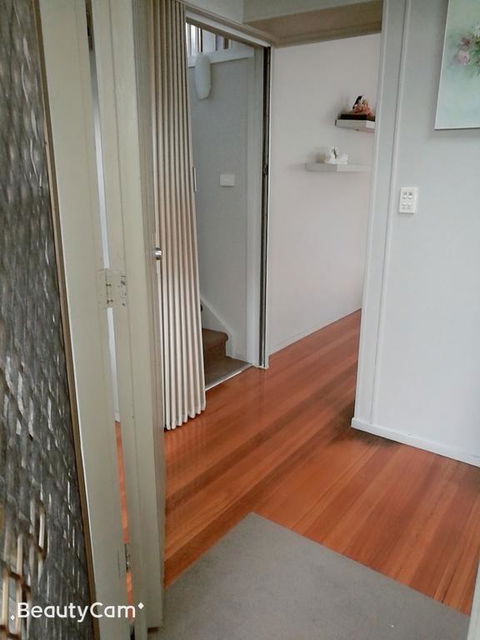 Whole Storey 2 Bedrooms+Kitchen+Living Room In Glen Waverley - Phillip Island Accommodation 3