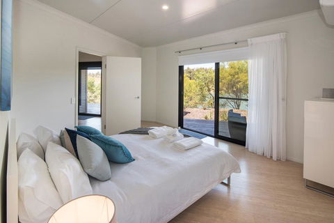 Wirraway Luxury Chalet - Phillip Island Accommodation 2