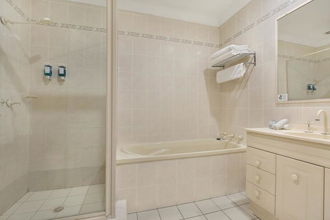 Wollongong Serviced Apartments - Phillip Island Accommodation 2