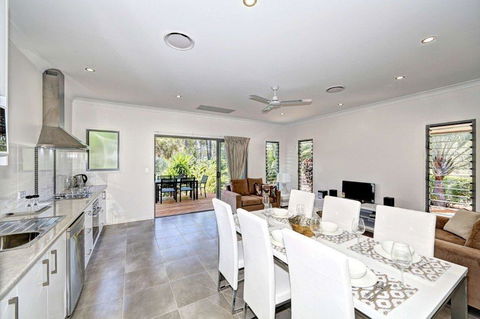 Woodgate Beach Houses - Phillip Island Accommodation 2