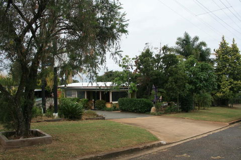 Yarraman Gardens Motel Queensland - Phillip Island Accommodation 2