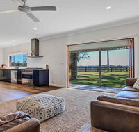 Your Luxury Escape - Paul's Farmhouse at Newrybar - Phillip Island Accommodation