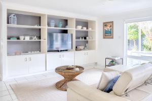 Relax At Bokarina Beach House Walk To Beach Relax By The Pool - Phillip Island Accommodation 6