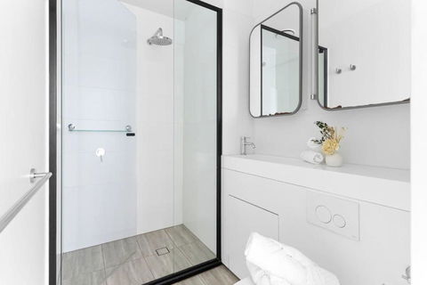 A 2BR Apt Near Melbourne Central & QV Market - Phillip Island Accommodation 2