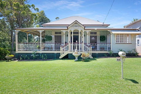 A Charming Queenslander - Phillip Island Accommodation 0