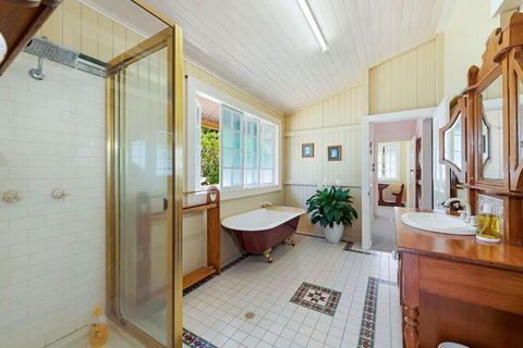 A Charming Queenslander - Phillip Island Accommodation 3