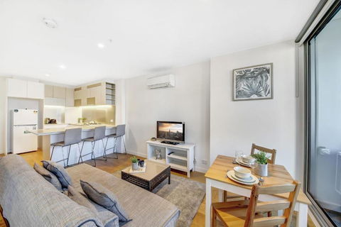 A Chic 2BR Apt Near Southern Cross City Views - Phillip Island Accommodation 0