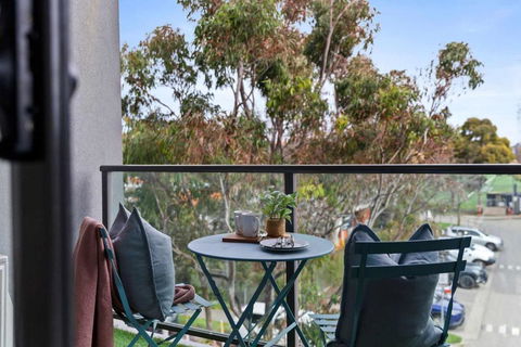 A Cozy & Modern Apt Near To Flemington Races - Phillip Island Accommodation 2
