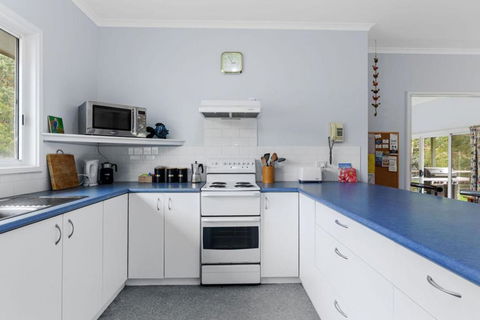 A Little Touch Of Paradise - Phillip Island Accommodation 4