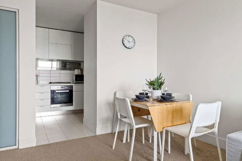 A Modern & Cozy 2BR Apartment With City Views - Phillip Island Accommodation 3