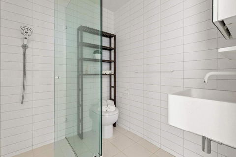 A Modern & Cozy 2BR Apartment With City Views - Phillip Island Accommodation 4