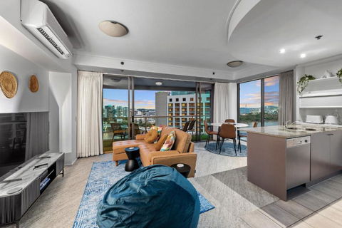 A Touch Of Class - 2Bed-2Bath-1Car-Balcony-Views - CBD - Phillip Island Accommodation 1