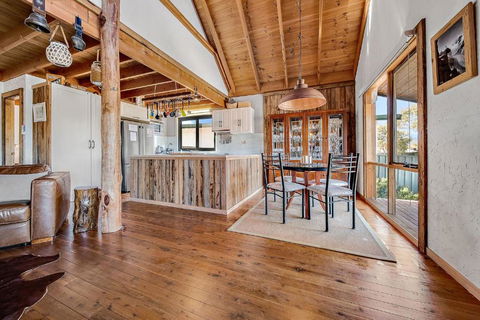 Aarlaur 2 - Charming 2BR Rustic Home L Bath L Fire Pit L WiFi L Air-Con - Phillip Island Accommodation 2