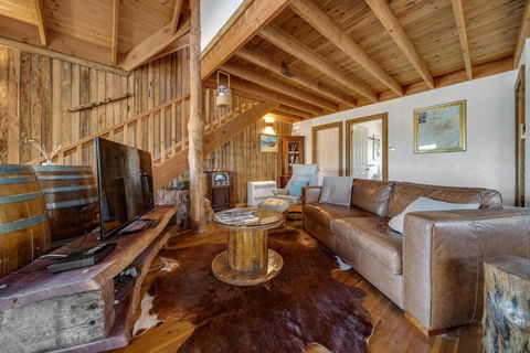 Aarlaur 2 - Charming 2BR Rustic Home L Bath L Fire Pit L WiFi L Air-Con - Phillip Island Accommodation 1