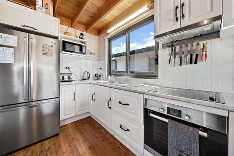 Aarlaur 2 - Charming 2BR Rustic Home L Bath L Fire Pit L WiFi L Air-Con - Phillip Island Accommodation 4