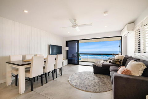 Absolute Beach Front Renovated 3 Bdrm 2 Bath App - Phillip Island Accommodation 4