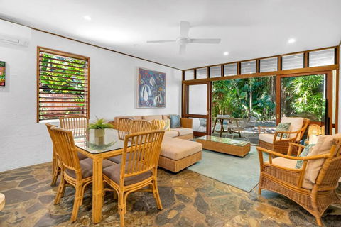 Absolute Beachfront, Heart Of Port Douglas - 24 S - Phillip Island Accommodation 0