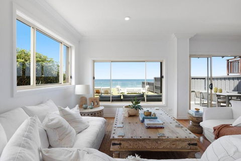 Absolute Beachfront Luxury In Narrabeen - Phillip Island Accommodation 3