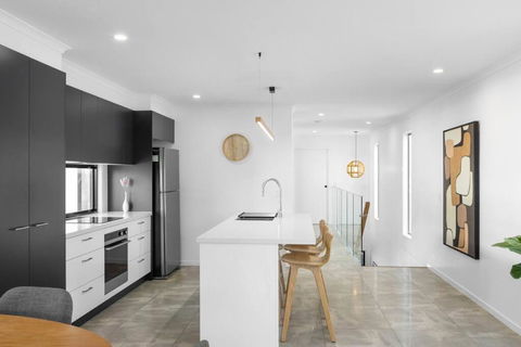 Absolute Beachfront Marcoola 4Bd, Heated Spa - Phillip Island Accommodation 4