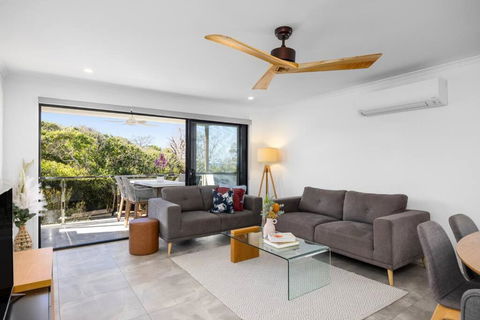 Absolute Beachfront Marcoola 4Bd, Heated Spa - Phillip Island Accommodation 2