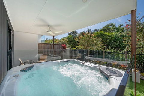 Absolute Beachfront Marcoola 4Bd, Heated Spa - Phillip Island Accommodation 1