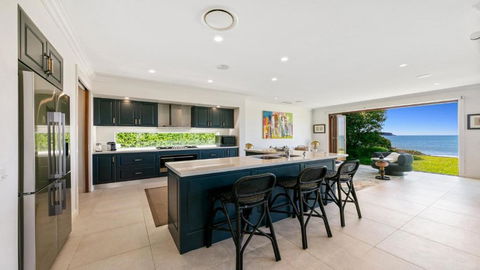 Absolute Beachfront On Stunning Pearl Beach - Phillip Island Accommodation 4