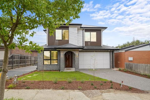 Absolutely Stunning Newly Built Burwood Townhouse - Phillip Island Accommodation 0