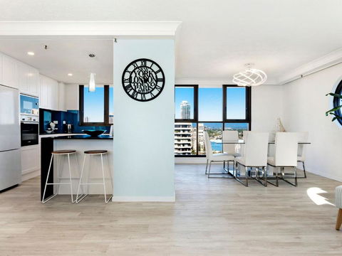 Acapulco 2 Bedroom Ocean View Surfers Paradise - CoastHM - Phillip Island Accommodation 2