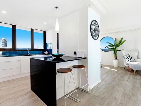 Acapulco 2 Bedroom Ocean View Surfers Paradise - CoastHM - Phillip Island Accommodation 4