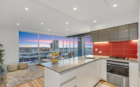 Adelaide Central Skyline Panoramic Suite - Phillip Island Accommodation 3