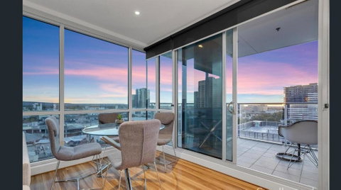 Adelaide Central Skyline Panoramic Suite - Phillip Island Accommodation 2