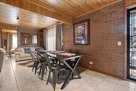 Affordable GEM In The Heart Of Inverloch - Phillip Island Accommodation 3