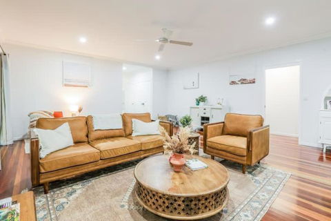 Agnes Bliss - Stunning, Centrally Located Four-Bedroom Beach House - Phillip Island Accommodation 2