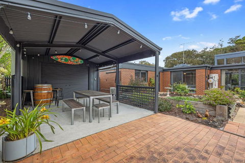 A Sand And Sea Retreat - 150m From Beach, Pet Friendly - Phillip Island Accommodation 1