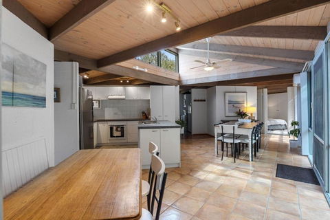 A Sand And Sea Retreat - 150m From Beach, Pet Friendly - Phillip Island Accommodation 2