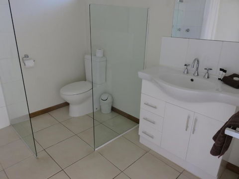 Airlie Beach Apartments - Phillip Island Accommodation 4