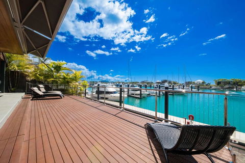 Airlie Beach Marina-Front Luxury At 10 The Cove - Phillip Island Accommodation 4