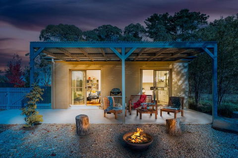 Alderwood Cottage - Cottage W Gorgeous Dam Views! - Phillip Island Accommodation 0