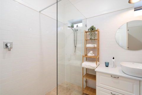 Alderwood Cottage - Cottage W Gorgeous Dam Views! - Phillip Island Accommodation 3