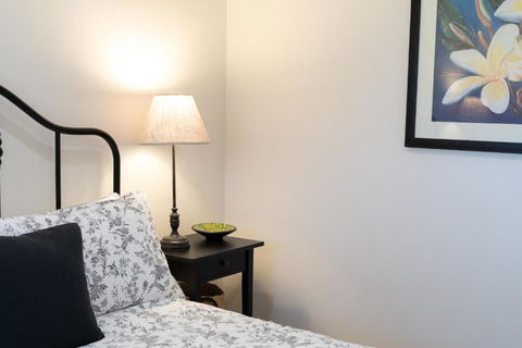 Alderwood Cottage - Cottage W Gorgeous Dam Views! - Phillip Island Accommodation 4