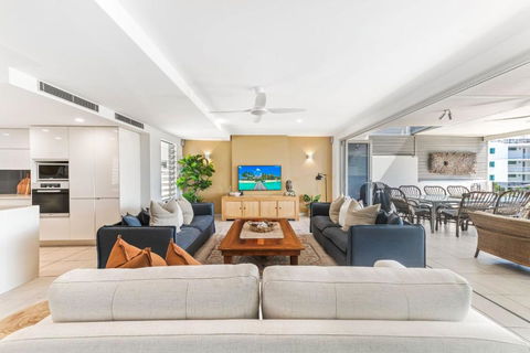 Alex Beach House, 100 Steps To The Sand, With Ocean Views - Phillip Island Accommodation 3