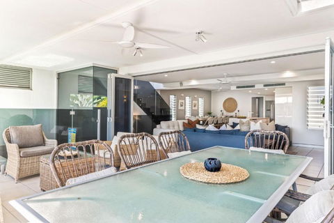 Alex Beach House, 100 Steps To The Sand, With Ocean Views - Phillip Island Accommodation 2