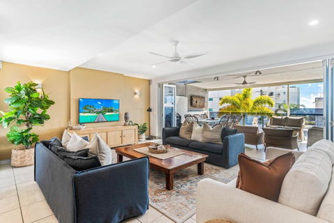 Alex Beach House, 100 Steps To The Sand, With Ocean Views - Phillip Island Accommodation 4