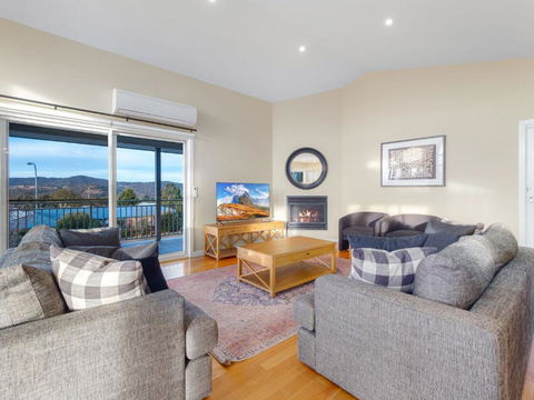 Alpine Retreat 107A Gippsland Street - Phillip Island Accommodation 0