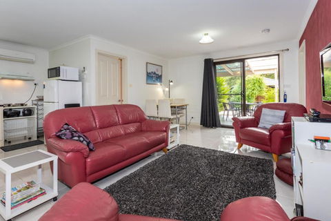 Altona Garden Retreat - Phillip Island Accommodation 3